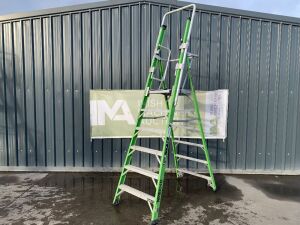 UNRESERVED Little Giant 6 Step 3.2M Podium Ladder