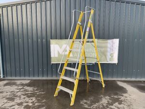 UNRESERVED Clow 6 Step 1.68M Podium Ladder