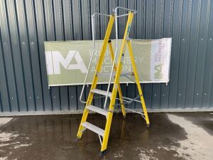 UNRESERVED Clow 4 Step 1.13M Podium Ladder