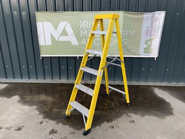 UNRESERVED Clow A Frame Step Ladder