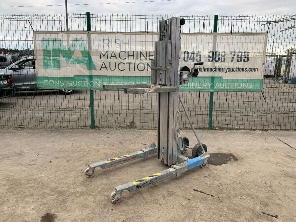 UNRESERVED 2017 Sumner Material Lift