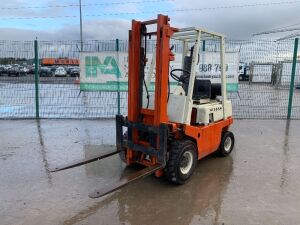 UNRESERVED Nissan 2T Petrol Forklift