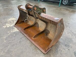 UNRESERVED Tighe 6FT Grading Bucket (60mm)