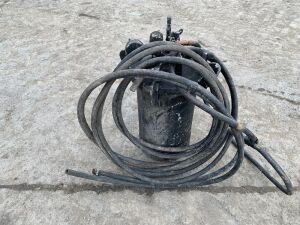 UNRESERVED Paint Pressure Pot c/w Hose