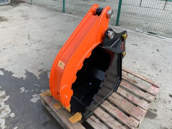 UNUSED 2FT Bucket & Hydraulic Thumb (45mm)