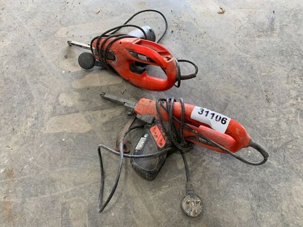 UNRESERVED 2x Black & Decker Sanding Drills