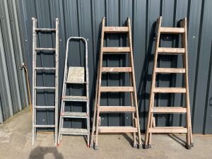 UNRESERVED 2x Wooden & 2x Aluminium Stepladders