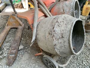 UNRESERVED 2007 Belle Honda Driven Petrol Cement Mixer