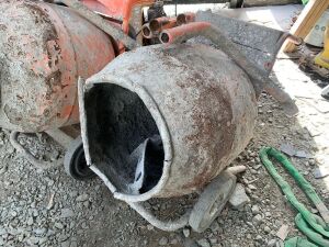 UNRESERVED Belle Electric Cement Mixer