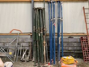 UNRESERVED Selection of Acrow Props & Attachments