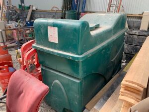 UNRESERVED Plastic Fuel Tank c/w Fuel Nozzle