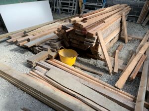 UNRESERVED Large Selection of Building Materials to include: Wooden Stair Rails, Wooden Doors & Door - Frames, Insulation Boards, Damp proof membrane, Plastic Mains Fittings, Domestic Internal Heat - Piping, Cable Trunking,