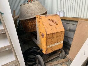 UNRESERVED Benford Diesel Mixer c/w Handle