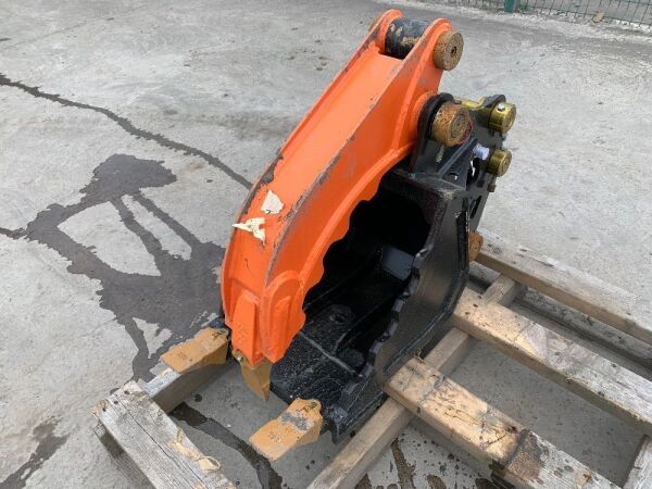 UNUSED KBKC Hydraulic Thumb Bucket To Suit 2T-4T (30mm Pins)