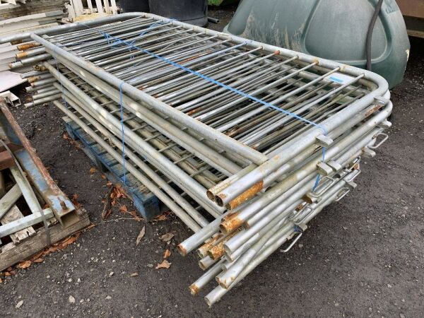 UNRESERVED Selection of Barriers c/w Blocks