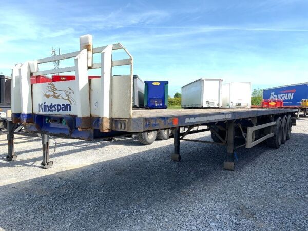 UNRESERVED 2005 Dennison Tri Axle Flat Bed Trailer