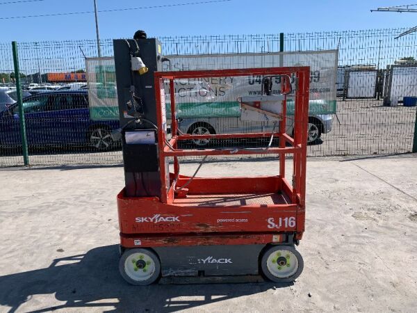 UNRESERVED 2014 Skyjack SJ16 Electric Vertical Mast Lift