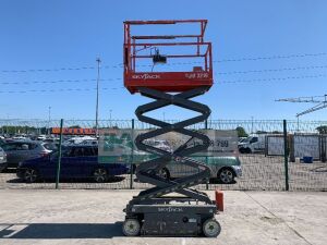 UNRESERVED 2014 Skyjack SJ-III 3219 Electric Scissors Lift