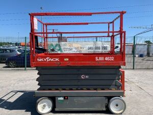 UNRESERVED 2014 Skyjack SJ-III 4632 Electric Scissors Lift