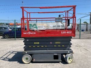 UNRESERVED 2014 Skyjack SJ-III 4632 Electric Scissors Lift