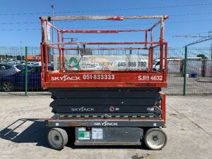 UNRESERVED 2014 Skyjack SJ-III 4632 Electric Scissors Lift