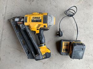 Dewalt XR 18V Cordless Nail Gun c/w Battery & Charger