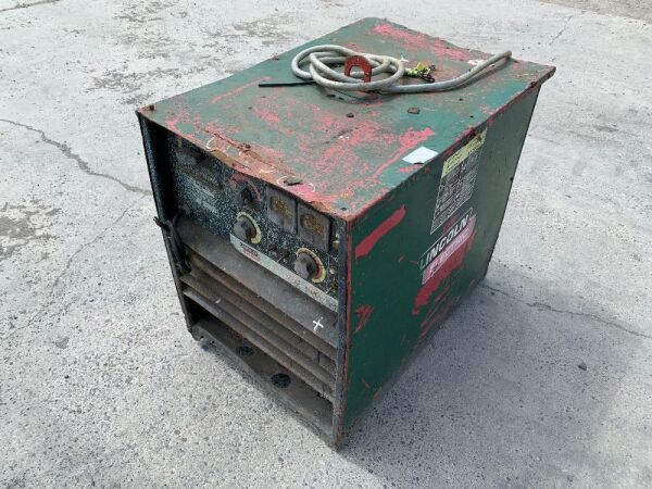 UNRESERVED Lincoln DC 400 Welder