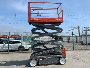 UNRESERVED 2014 Skyjack SJIII-3226 Electric Scissors Lift