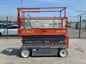 UNRESERVED 2013 Skyjack SJIII-3226 Electric Scissors Lift