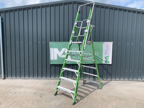 UNRESERVED Little Giant 6 Step Fibreglass Podium Ladder