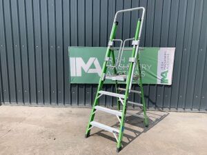 UNRESERVED Little Giant 4 Step Fibreglass Podium Ladder