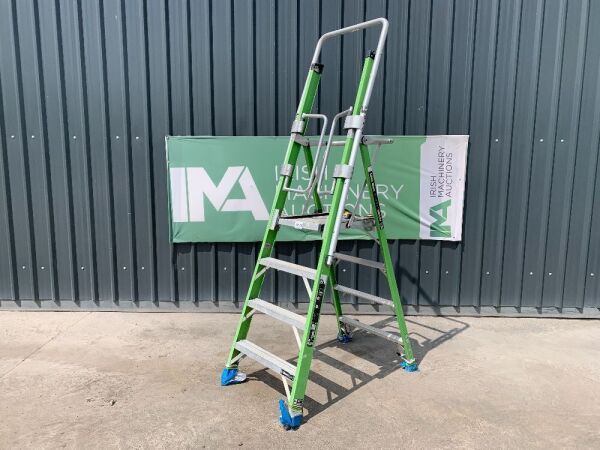 UNRESERVED Little Giant 4 Step Fibreglass Podium Ladder