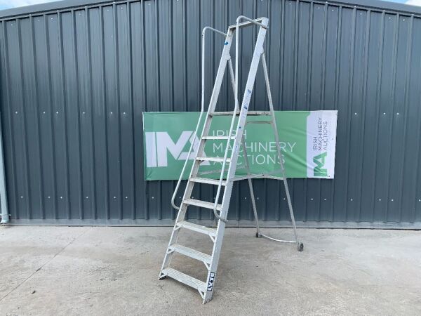 UNRESERVED Lyte 7 Step Fibreglass Podium Ladder