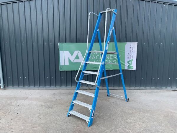 UNRESERVED Lyte 7 Step Aluminium Podium Ladder