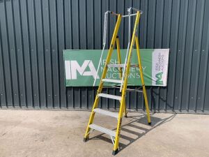 UNRESERVED Clow 5 Step Fibreglass Podium Ladder