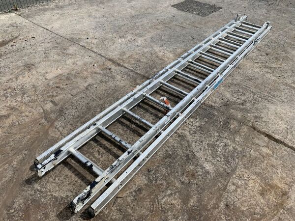 UNRESERVED Double Extendable Aluminium Ladder