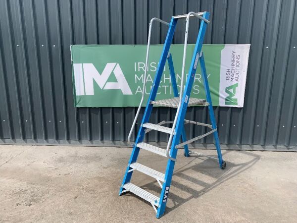 UNRESERVED Lyte 5 Step Fibreglass Podium Ladder