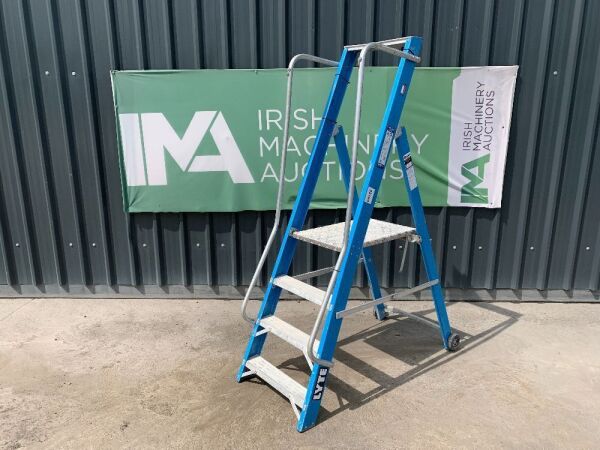 UNRESERVED Lyte 4 Step Fibreglass Podium Ladder