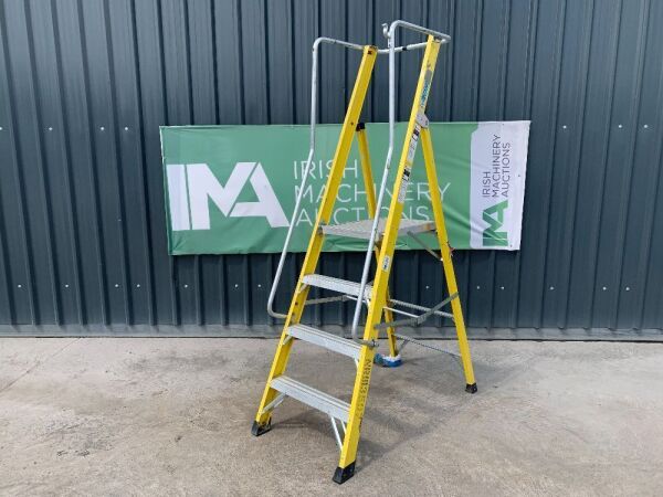 UNRESERVED Clow 6 Step Fibreglass Podium Ladder