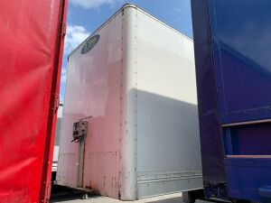 UNRESERVED 2004 SDC Tri Axle Box Trailer