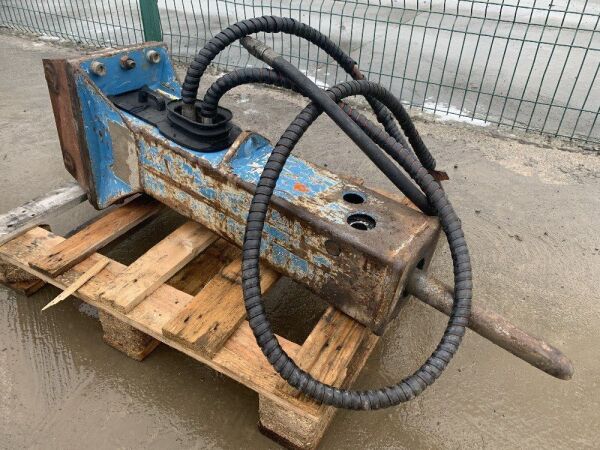 UNRESERVED Blue Rock Breaker to Suit 3T