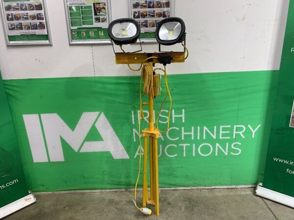 UNRESERVED Elite LED Tripod Lights