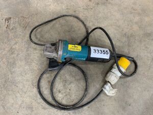 UNRESERVED Makita 9557 110V Angle Grinder