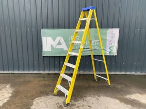 8Ft Fiberglass Stepladder