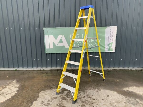 8Ft Fiberglass Stepladder