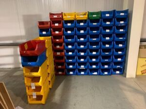 UNRESERVED LIQUIDATION ENTRY: Large Selection of Storage Bins