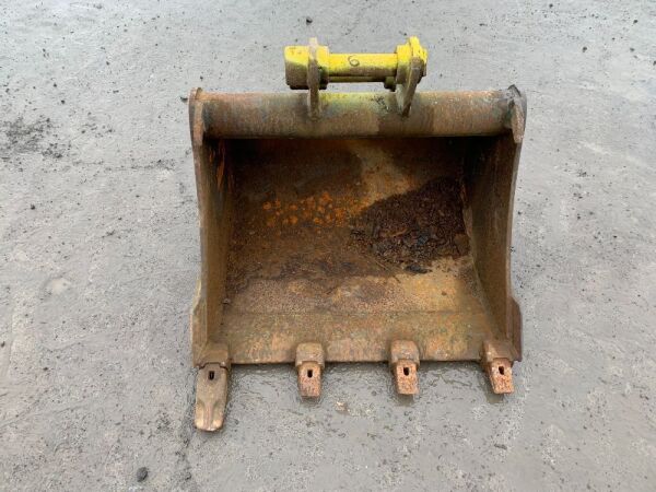 UNRESERVED 2017 2FT Hand Digging Bucket