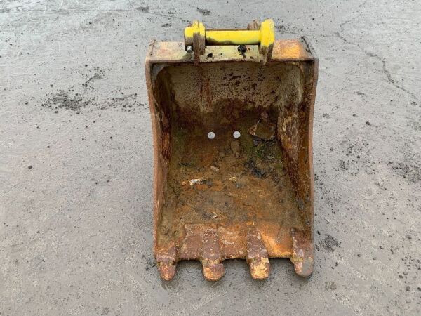 UNRESERVED 2FT Digging Bucket