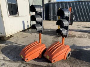 UNRESERVED 2x Diablo Traffic Lights c/w Control Box in Office