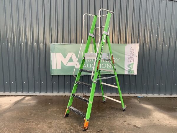 UNRESERVED Little Giant Podium Ladder